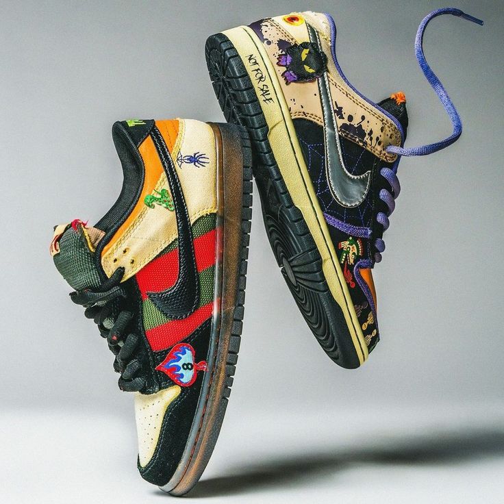 NIKE DUNKS SNEAKERS